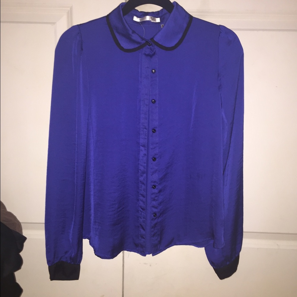 Silky Peter Pan collar button down