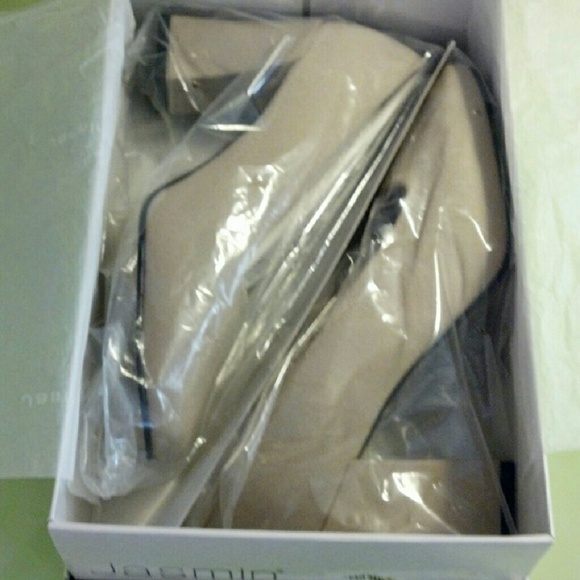 Jasmin Classic Beige/Khaki Fabric Pumps/Heels - Picture 3 of 14