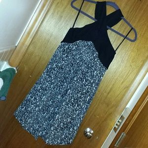 KENNETH COLE Cross Neck