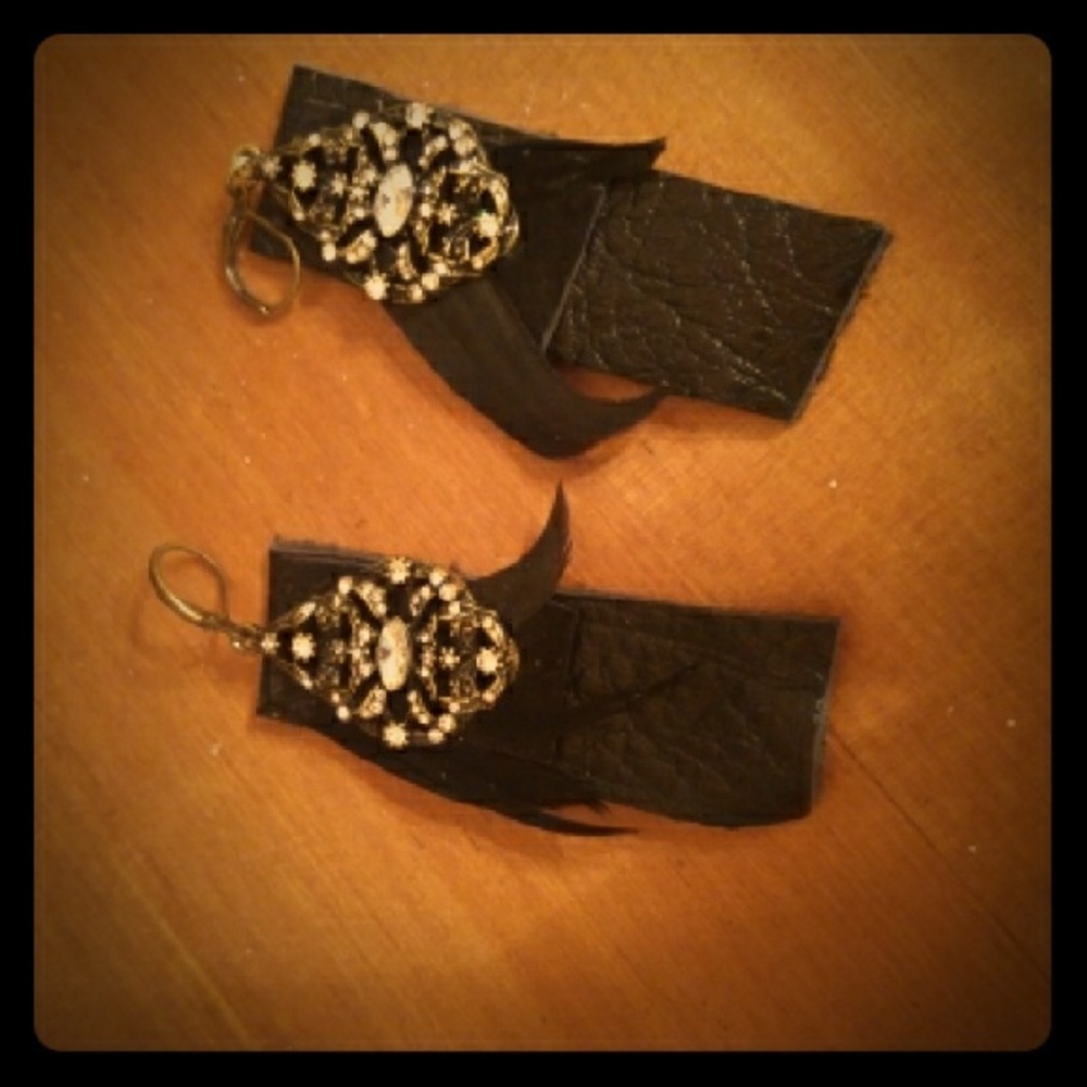 Feather and leather earings