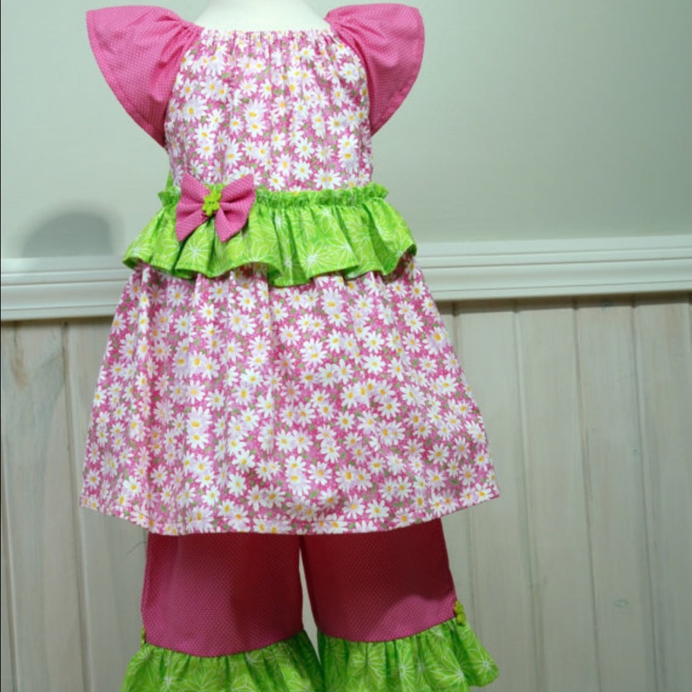 NWOT handmade boutique outfit.