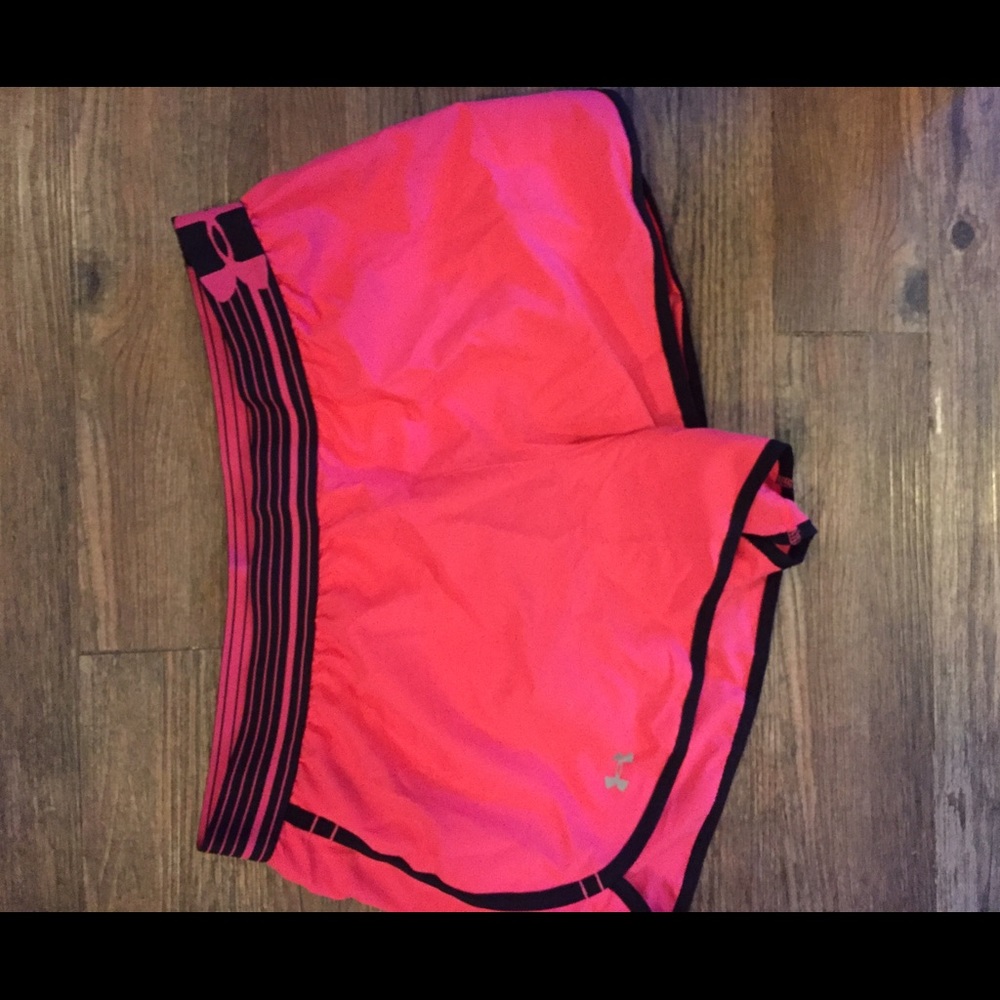 Under Armour Shorts - medium