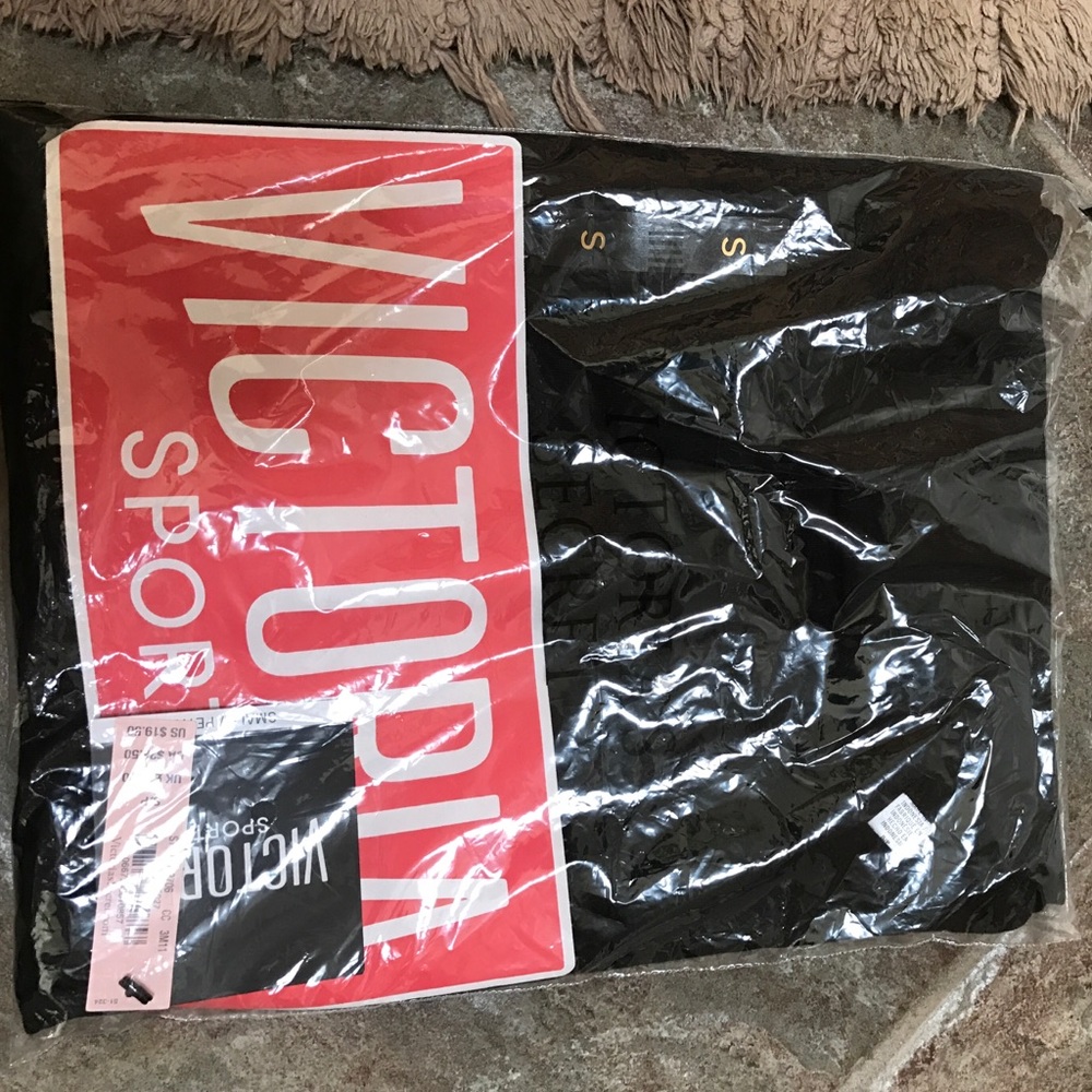 VS sleeveless sport tee