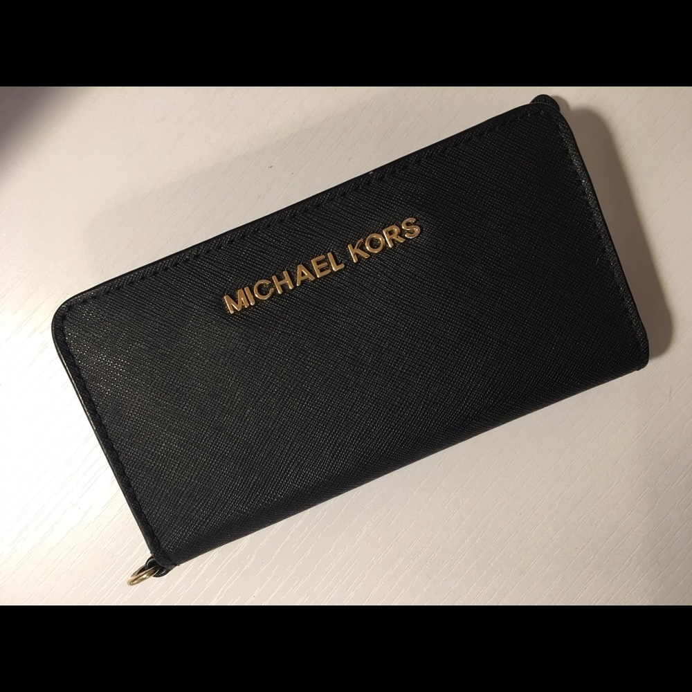 Michael Kors Tech Wallet