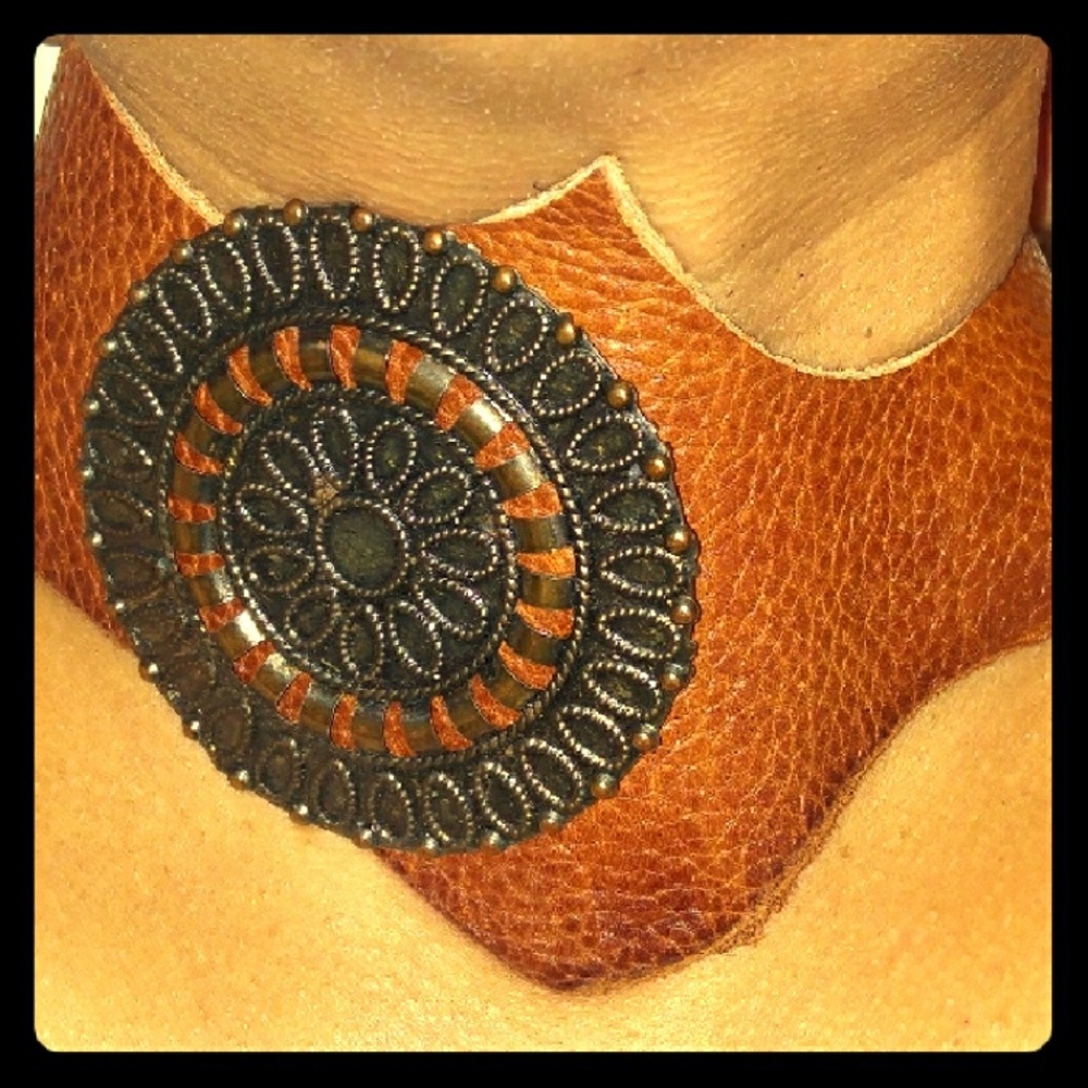 Leather neckwear