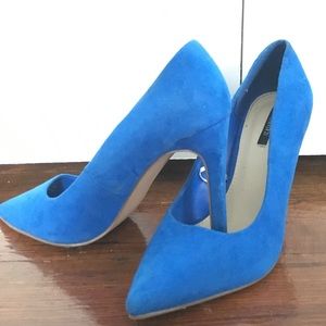 Blue pointed toe heels