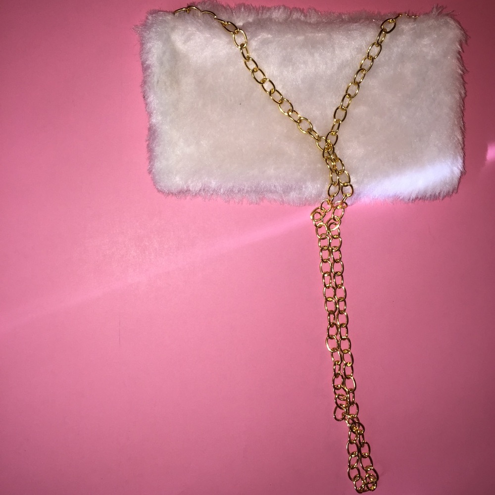 • Sale Handmade White Faux Fur Chain Purse CCO