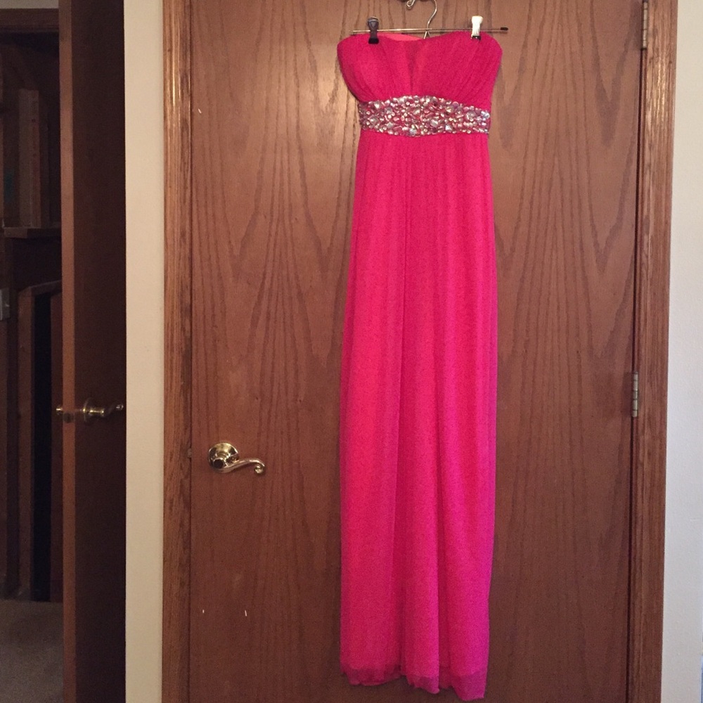 Hot pink strapless prom dress!