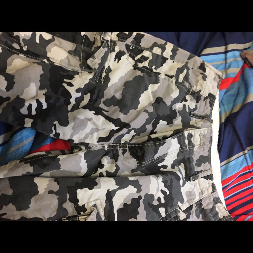 Levi's camo cargo shorts