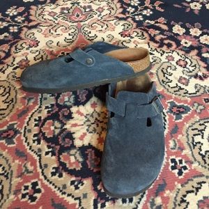 Blue suede Birkenstock Boston