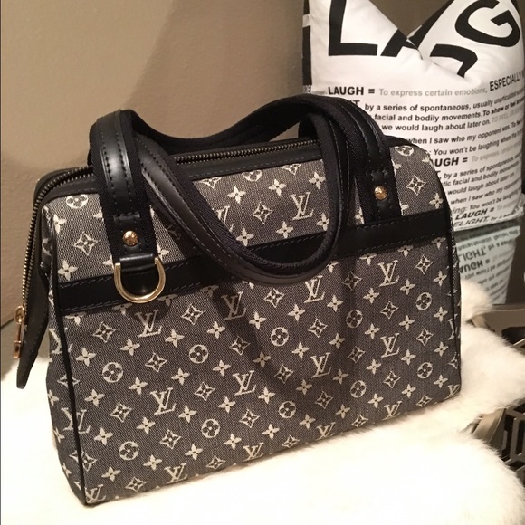 louis vuitton bag material