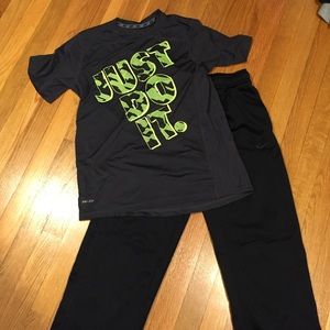 Boys Nike shirt/sweatpants