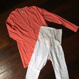 (Maternity) white leggings with salmon cardigan