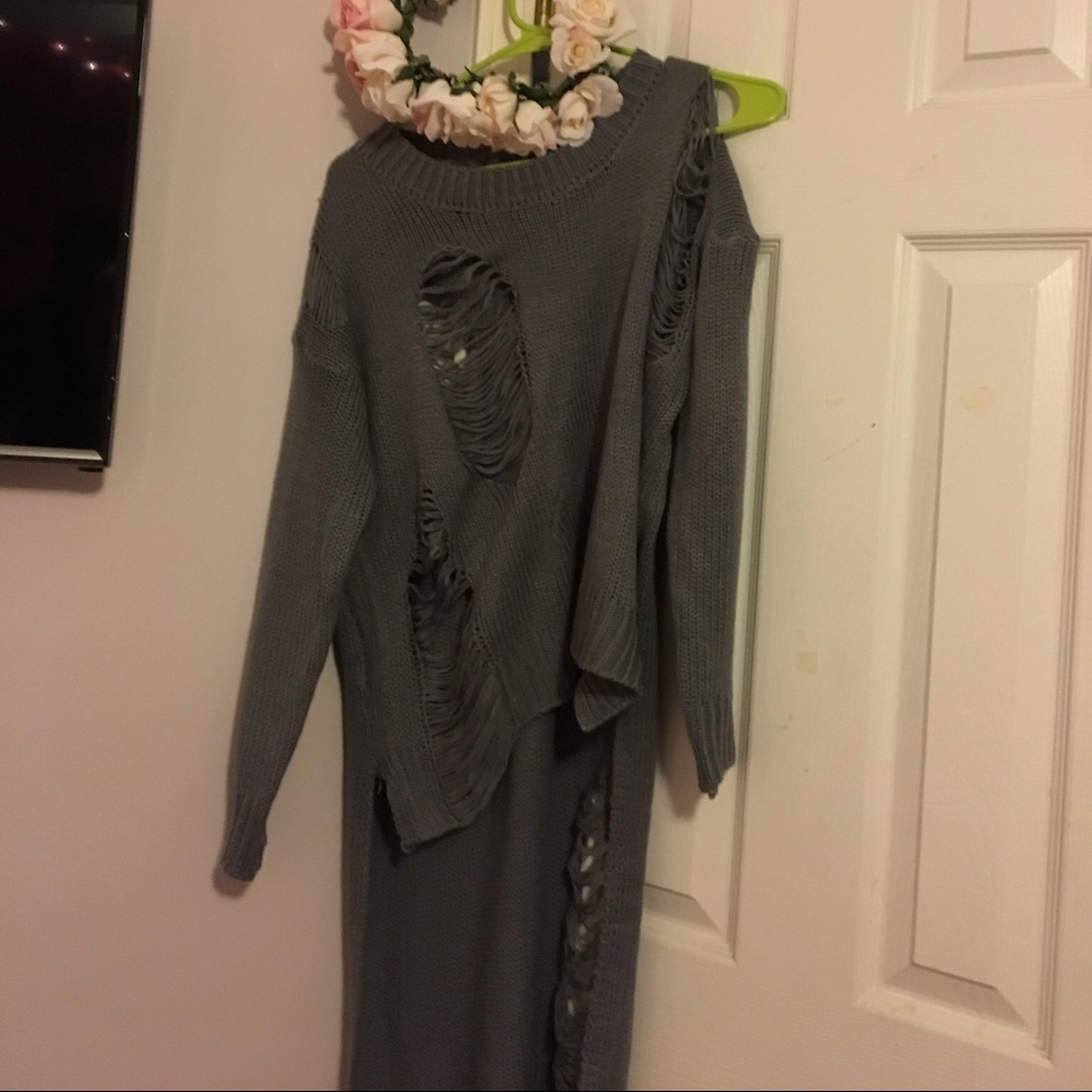 GREY DISTRESSED SWEATER