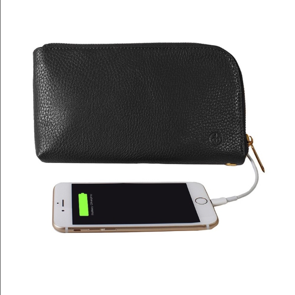 Chargeable phone wristlet