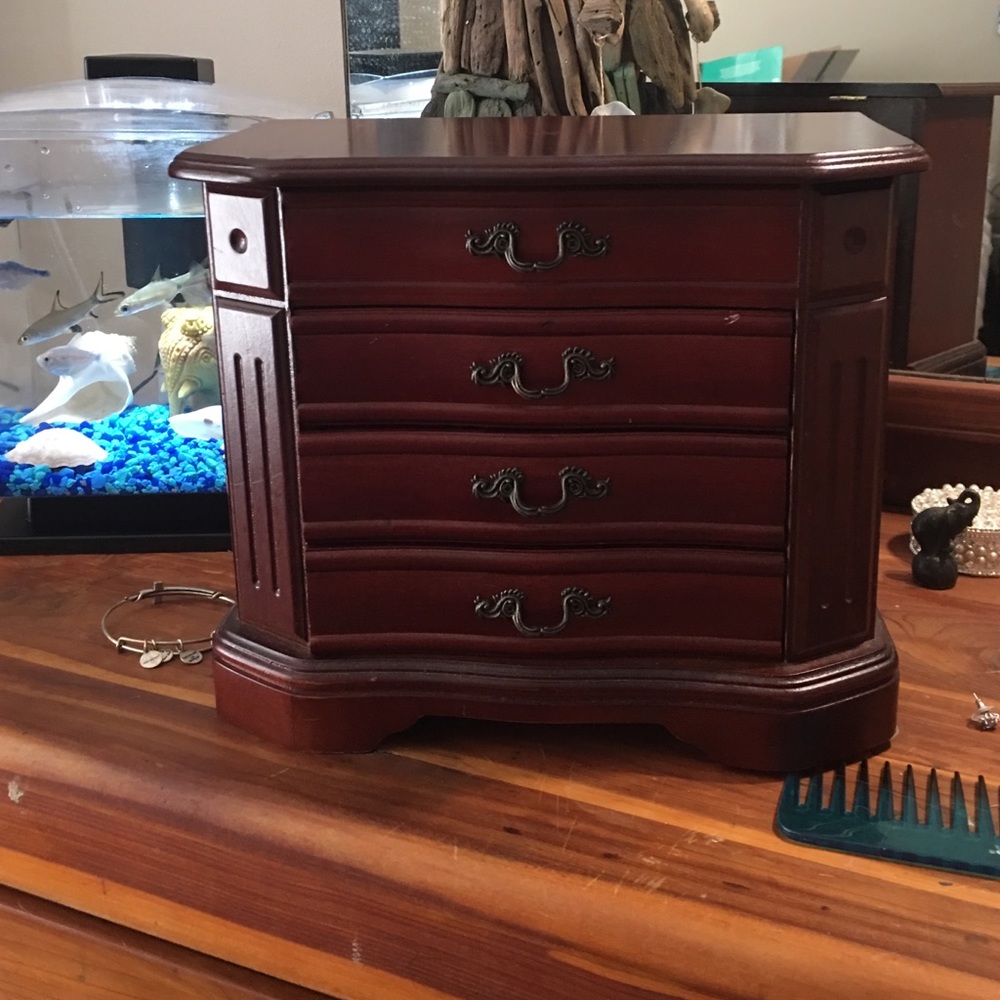 jewelry box w/ felt interior & mirror.