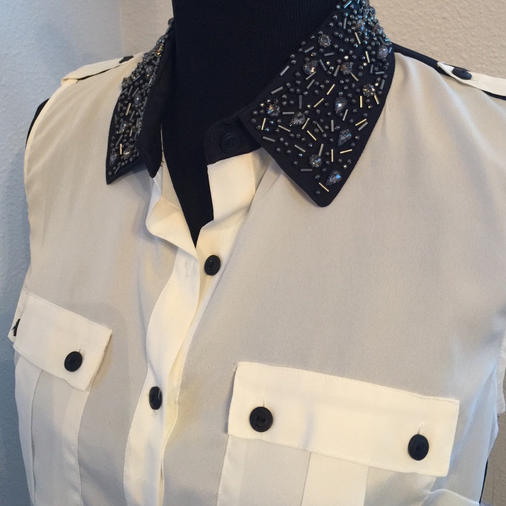 Beautifully detailed blouse.