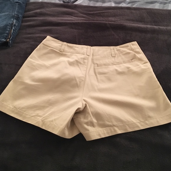 Banana Republic khaki shorts - Picture 2 of 3
