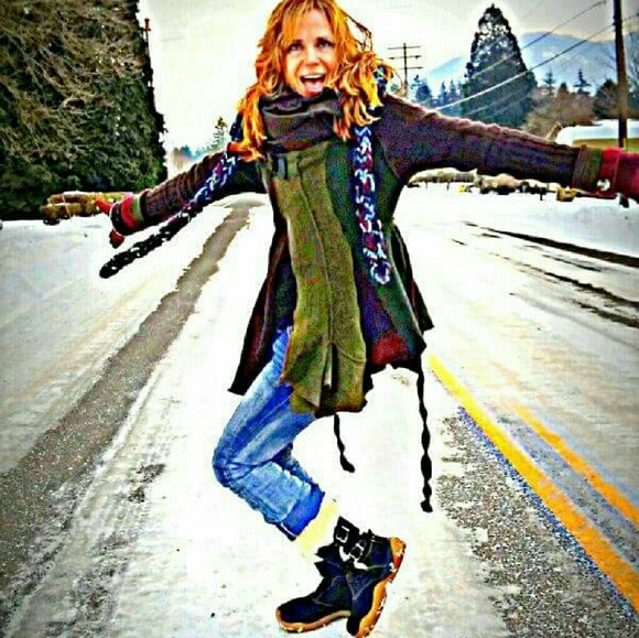 Meet your Posher, Lizzy - Picture 2 of 4