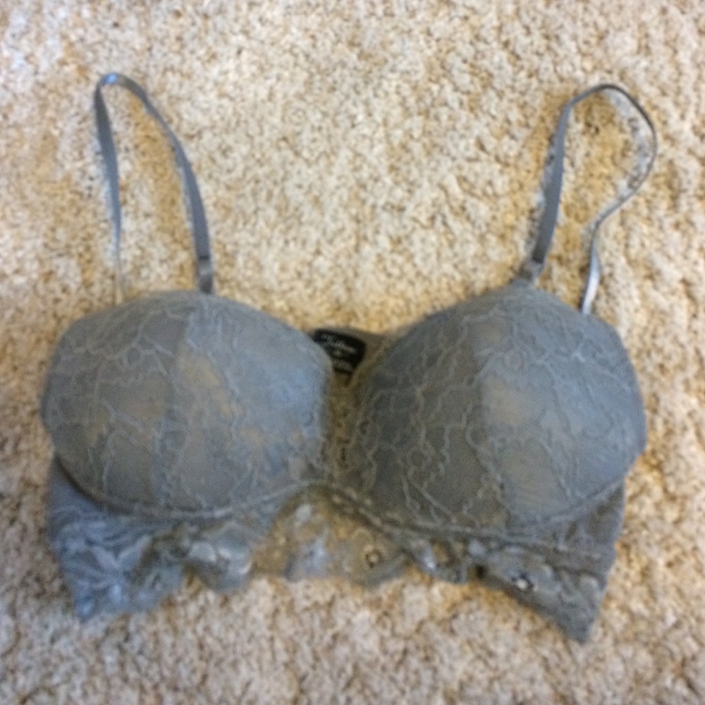 Bra/bralette with adjustable straps