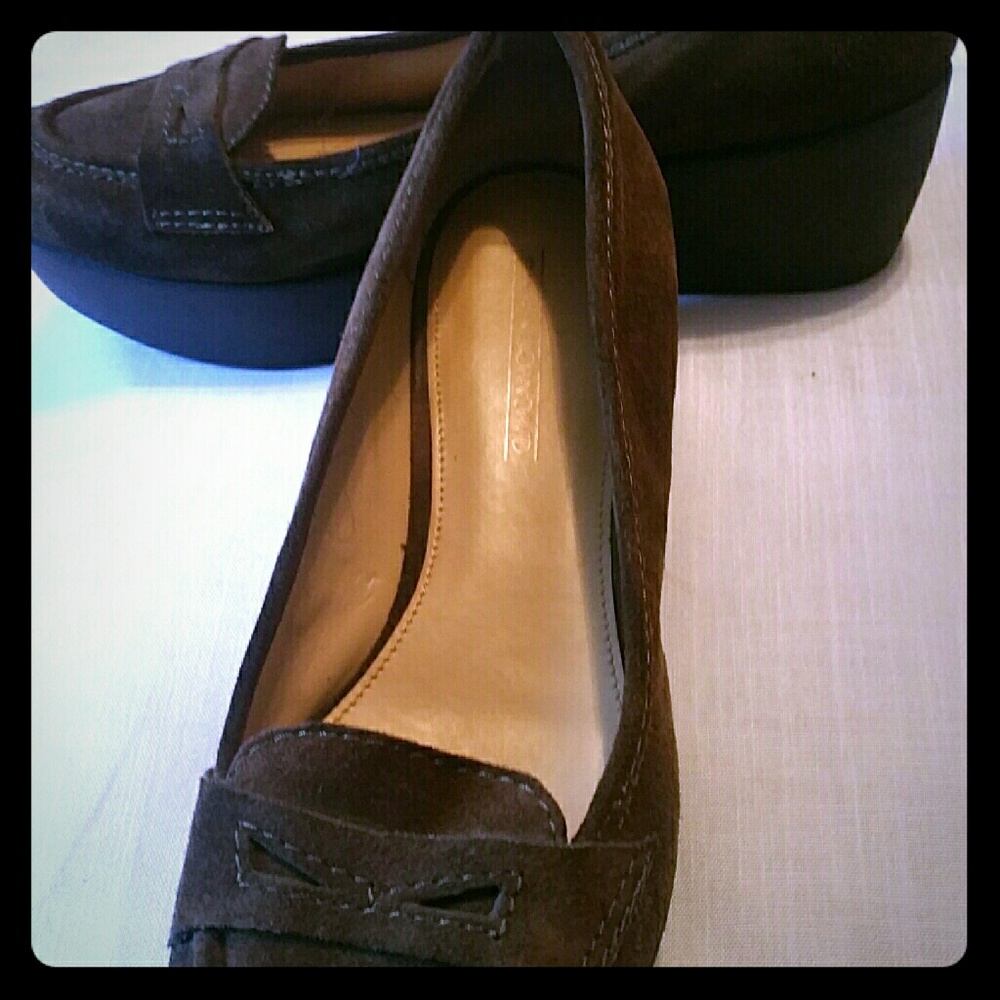 Women '2' in green suede platform  shoes/ 9/12: