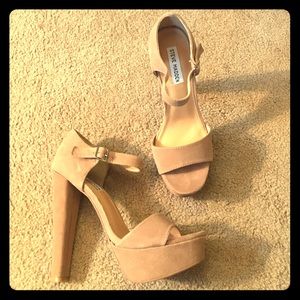 Steve Madden Presae Tan Suede Heels