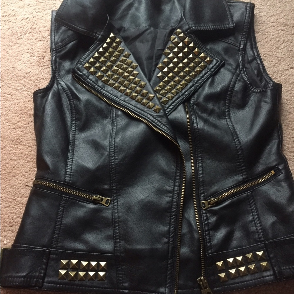 RUE 21 Faux leather studded vest 🕶💋💄