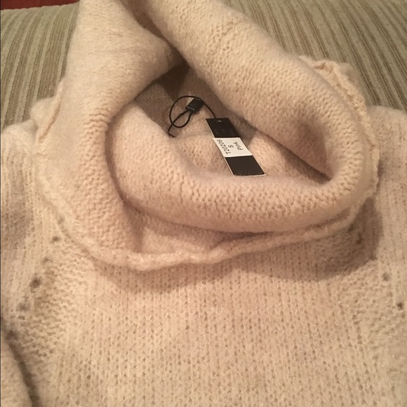 NWT pale pink short sleeve sweater - Picture 2 of 4