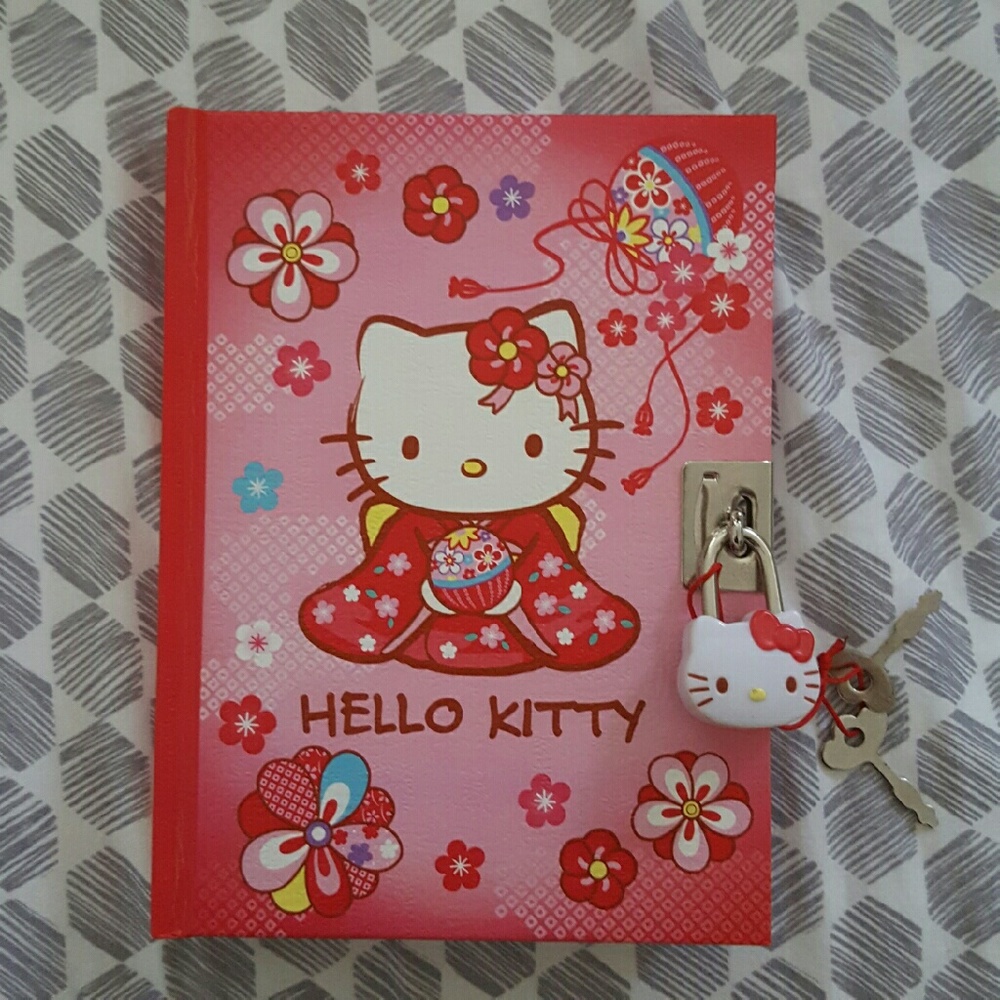 Brand new hello kitty kimono diary w lock and keys