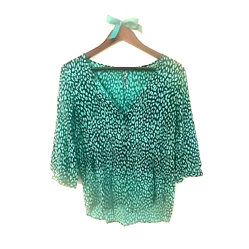 3/4 length sleeve Teal and Black