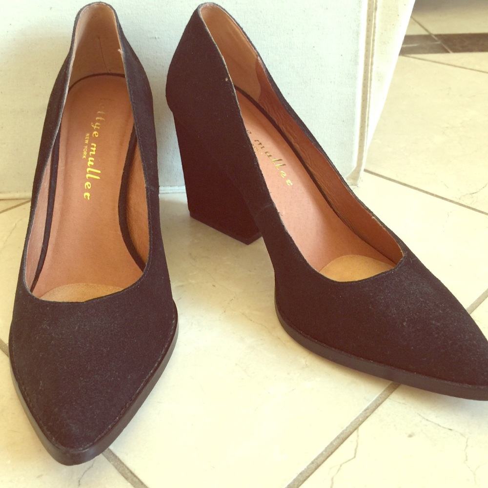 Bettye Muller Suede Block Heel Pump-worn once, 8.5
