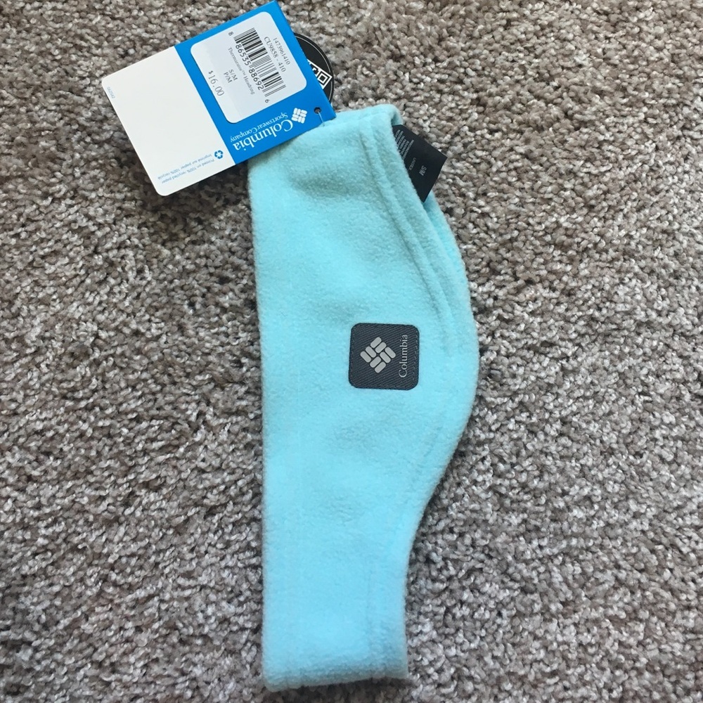 Women's Columbia ear headband.