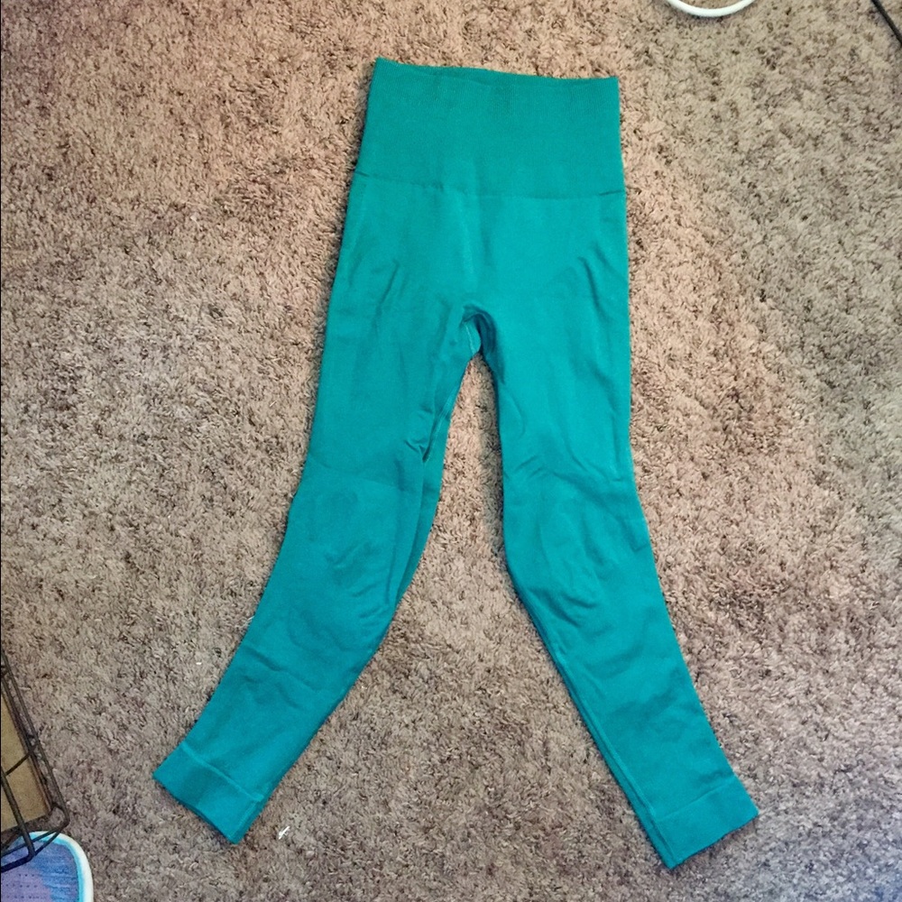 Lululemon Zone Crop
