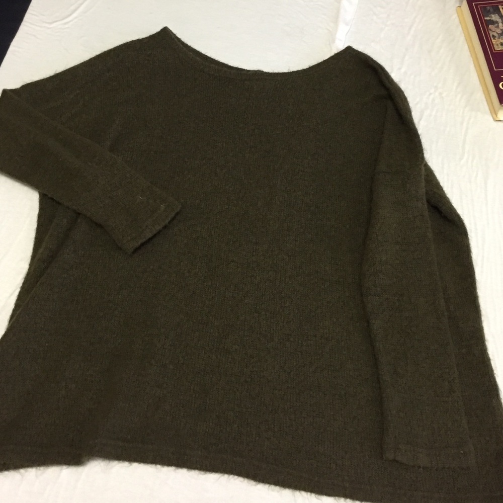 OLIVE PIKO SWEATER SIZE S