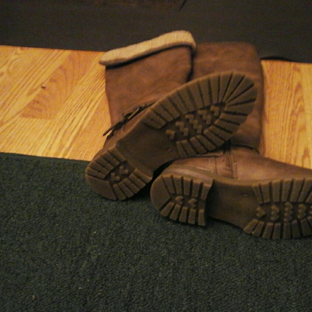 (SALE PRICE)Boots size 7 (BRAND NEW) - Picture 2 of 4