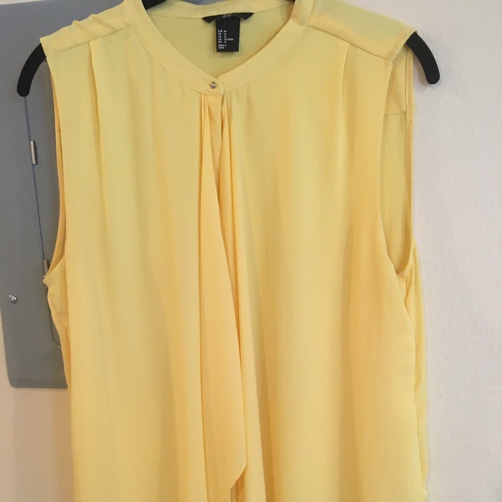 SOLD! Beautiful yellow flowy shirt! ☀️