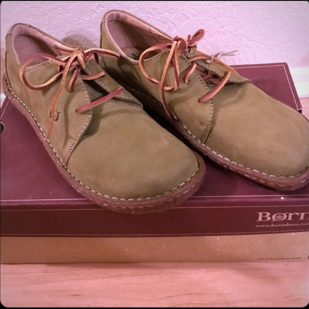 NWT Born Lace up Loafers -Olive Leather