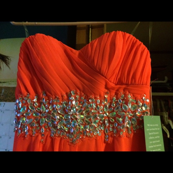 Bright coral prom dress - Picture 3 of 4