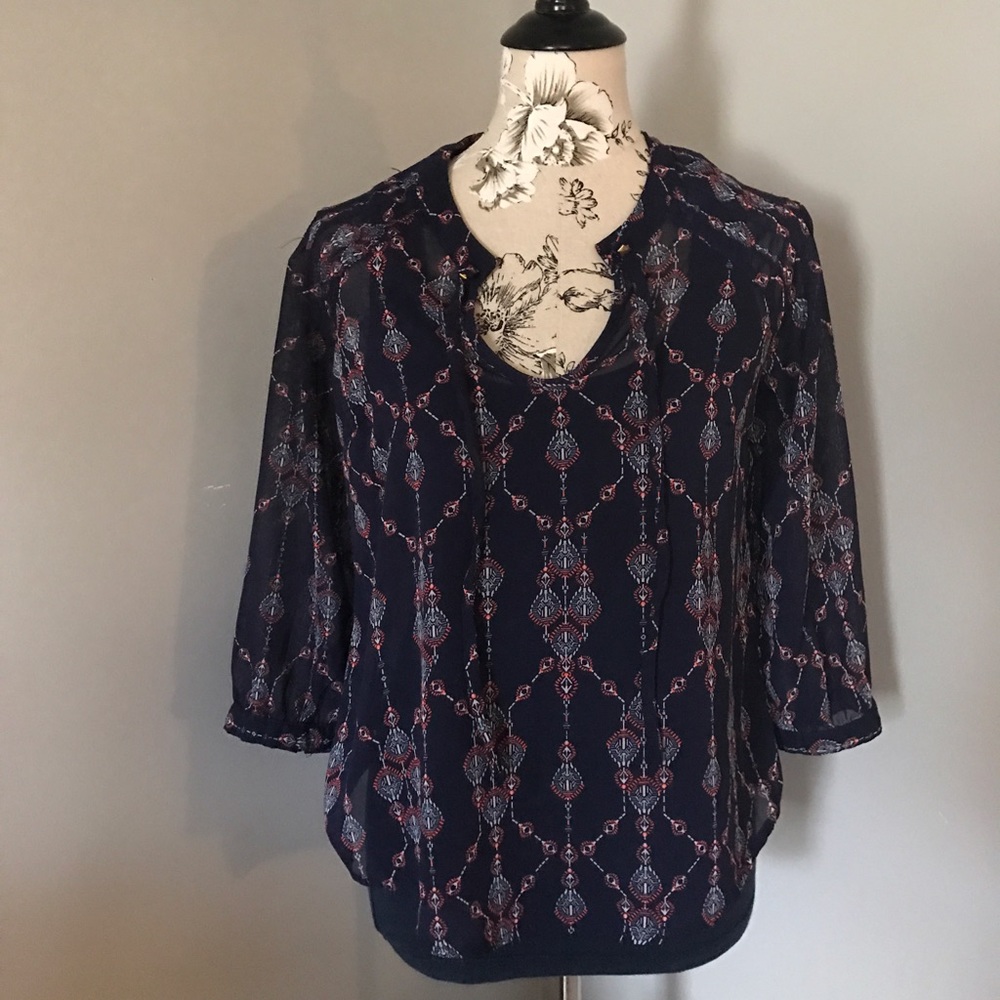 ❌SOLD❌ Dreamcatcher Top with V-Neck And String Tie