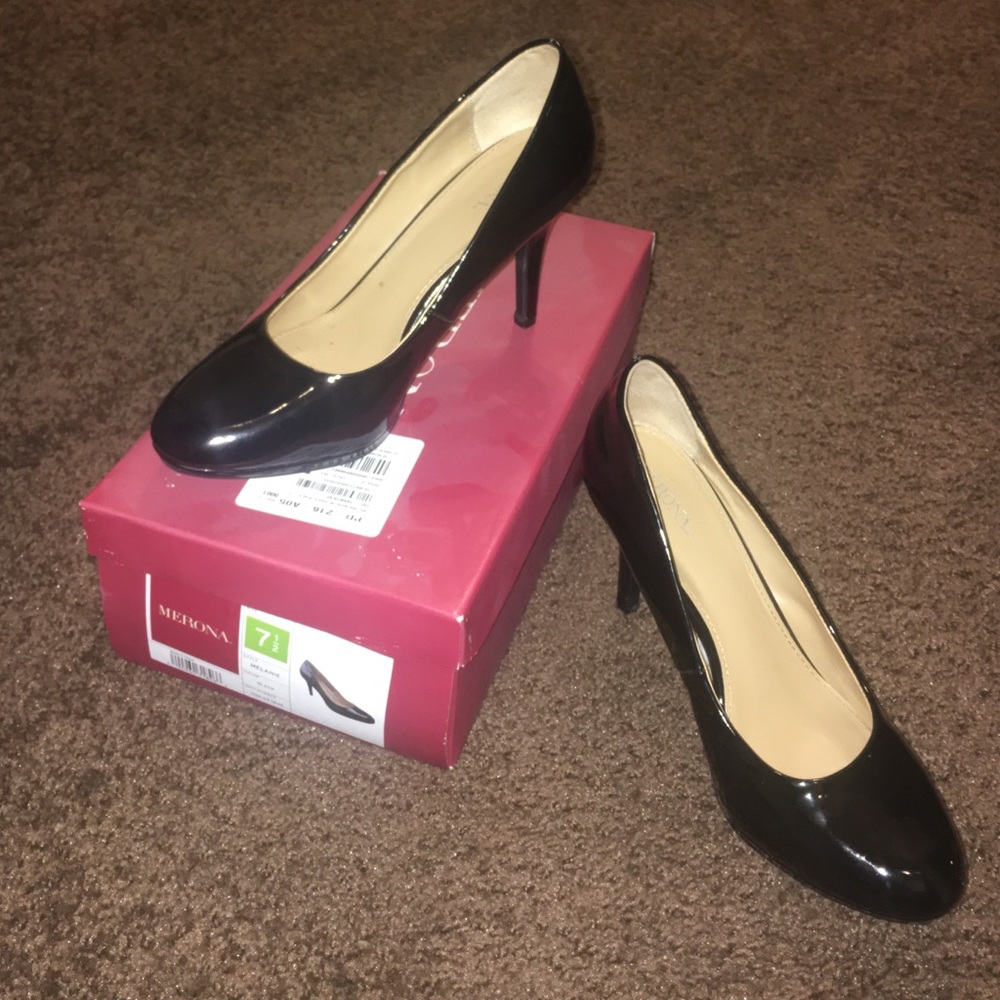 NEW black heels