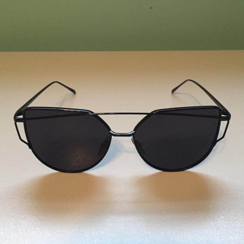 Black shine sunglasses 😎
