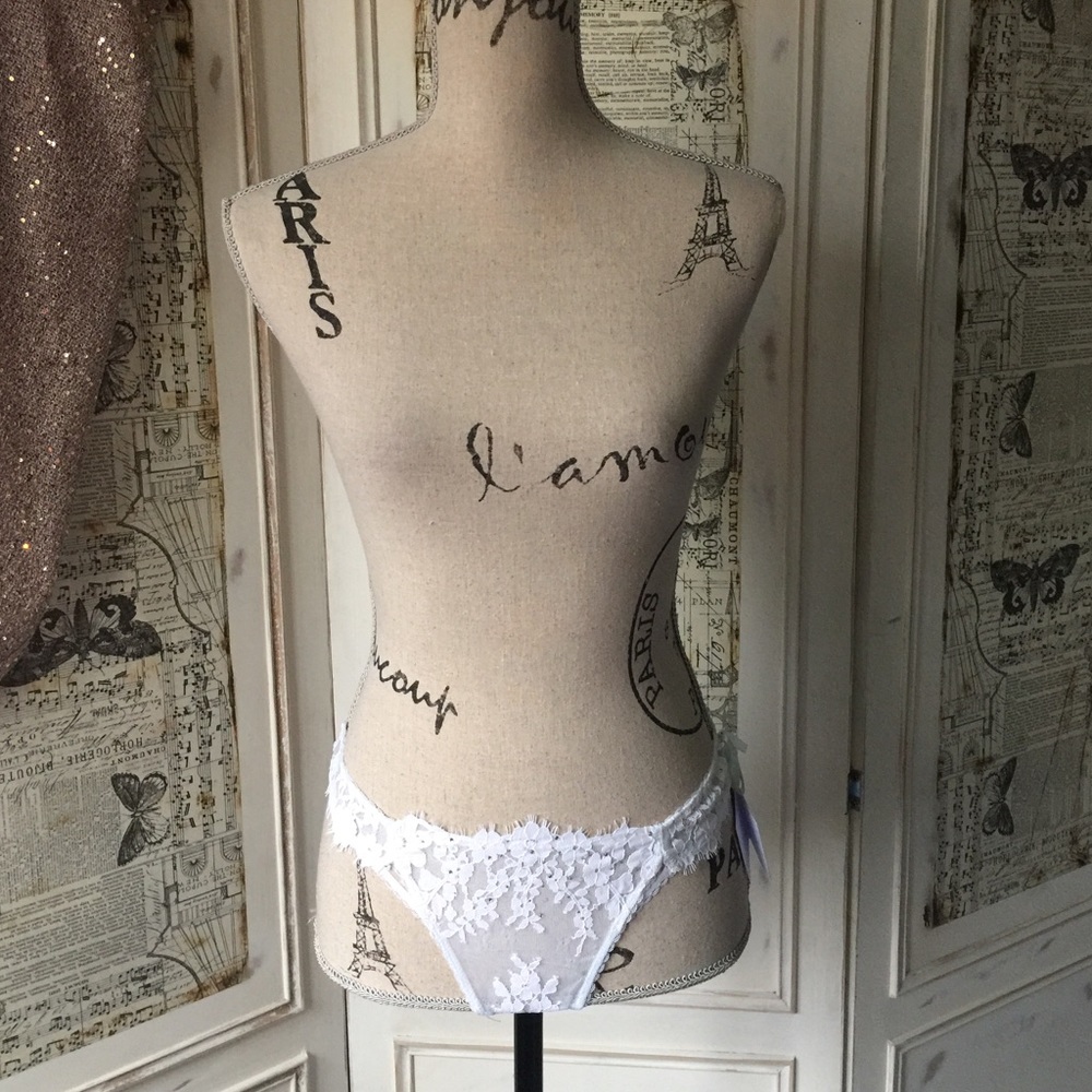 Victoria's Secret I Do collection cutout thong NWT