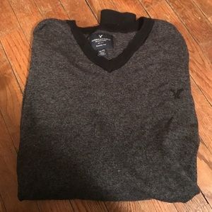 Men's v-neck American Eagle sweater