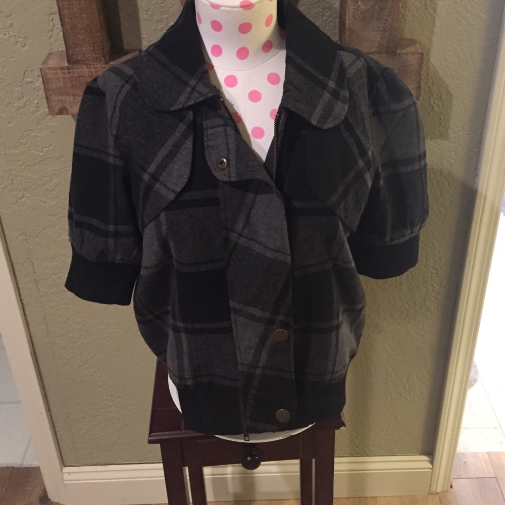 Short Sleeve Layering Jacket.