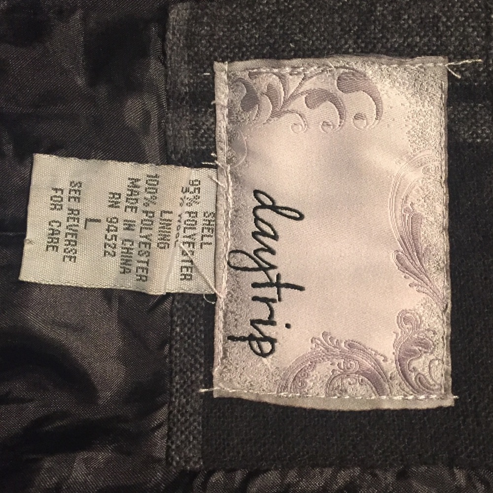 Short Sleeve Layering Jacket. - Picture 3 of 3