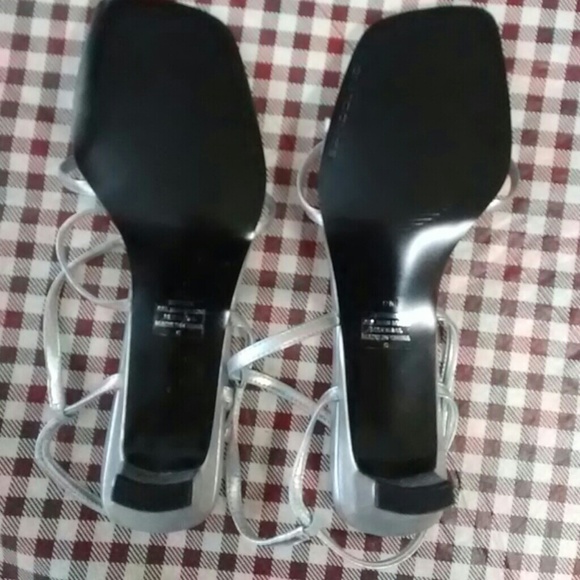 Shoes - Picture 4 of 4