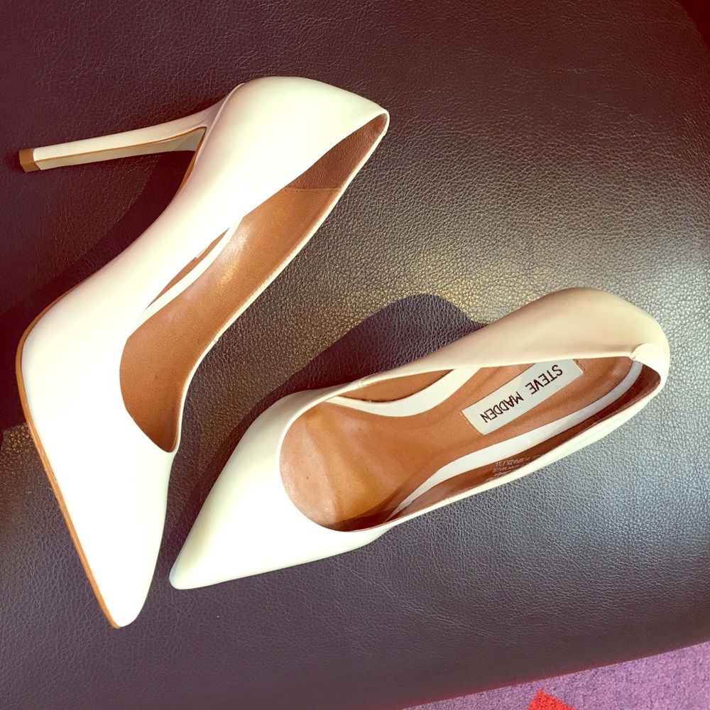 White pointed toe