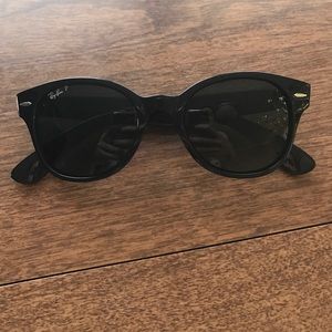 Women's polarized black Wayfarer sunglasses