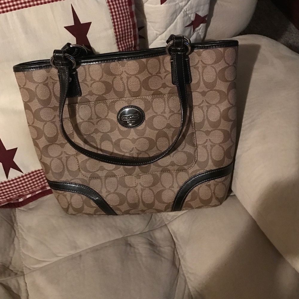 Coach tote Final price