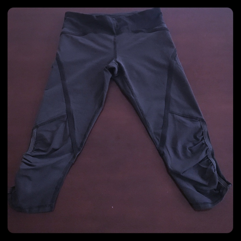 Lululemon cropped black and grey workout pants.